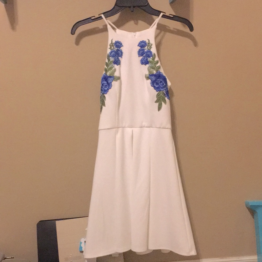 WHITE B. DARLIN FLORAL DESIGN WHITE DRESS